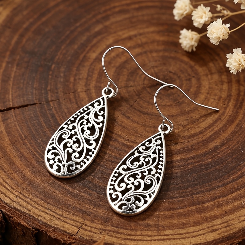 Minimalist Teardrop-shaped Ethnic-style Carved Earrings